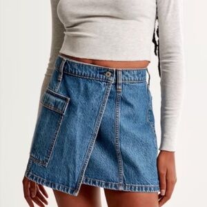 ABERCROMBIE MINI DENIM CARGO SKIRT SIZE 12